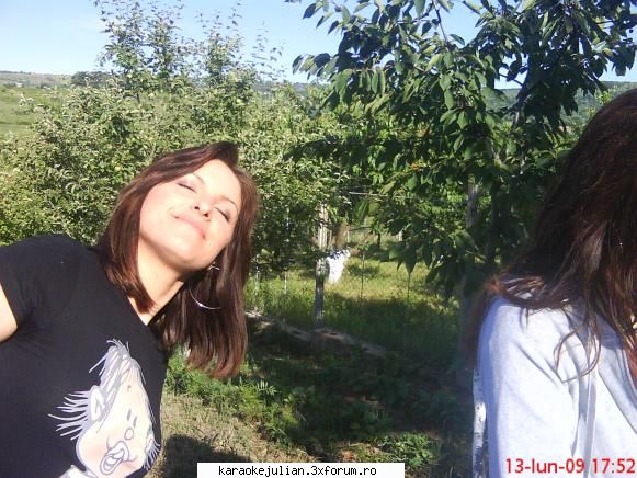 buna tuturor.. eu sunt ana, me bucur ca mam alaturat unei familii atat de mari si unite:p de fiecare